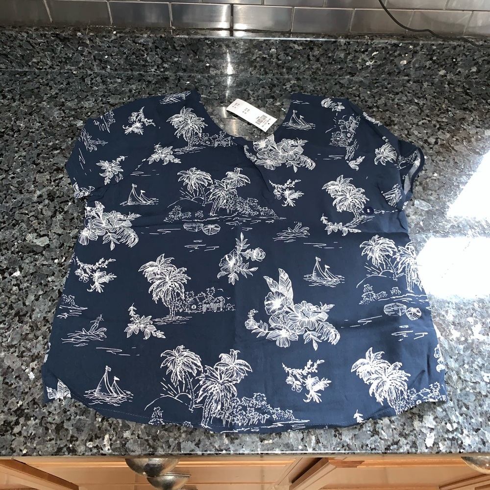 Abercrombie Flowy Button Back Detail Shirt